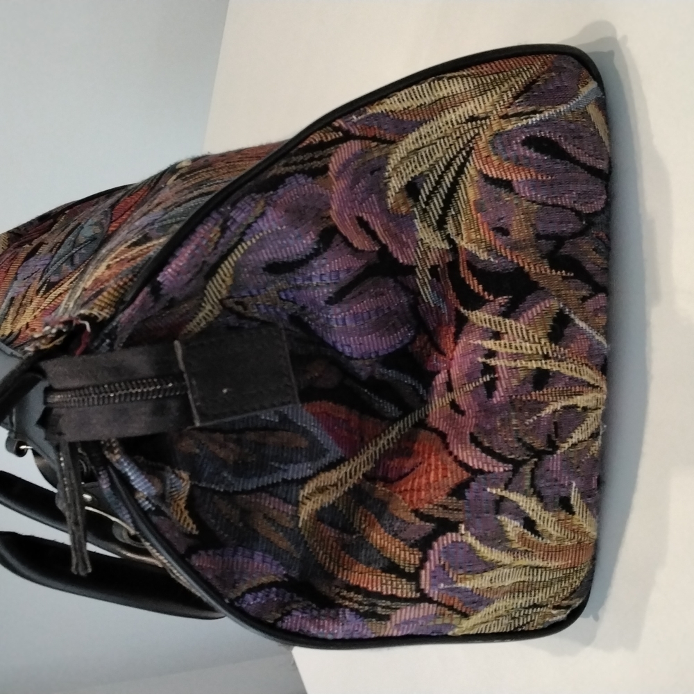 Vintage Jordache midsized tapestry weekender bag (20" wide x 13" high) - Picture 8 of 9